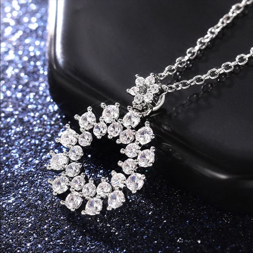 New Luxury Silver Color Diamond Necklace - Picture 3 of 6